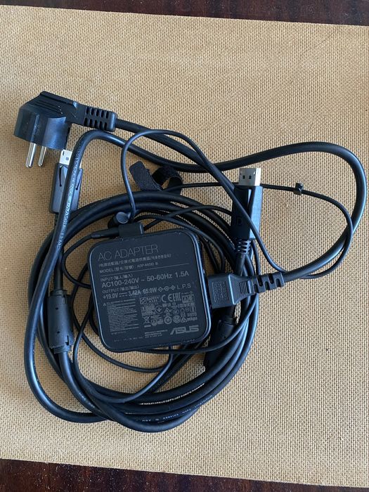 блок живлення ASUS з кабелем