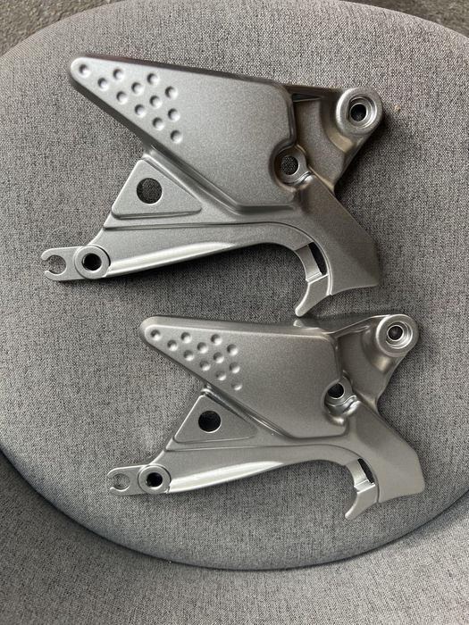 Кронштейн підніжка  Kawasaki Versys