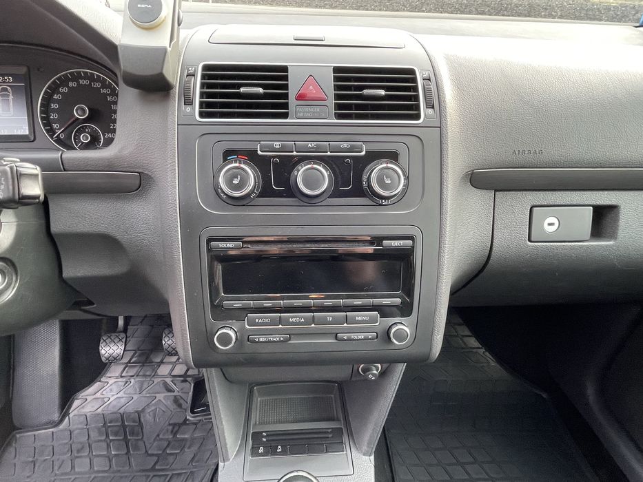 Volkswagen Touran 2.0 tdi 2012 року