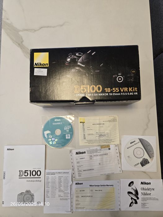 Nikon D5100 + Nikon DX AF-S 18-55 3.5-5.6G