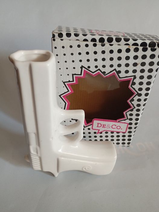 Фарфорова ваза у формі пістолета DE&CO.