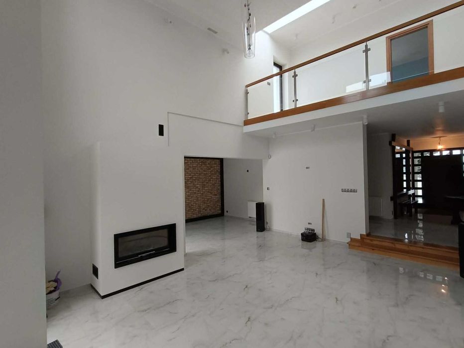 Ciekawy dom w stanie idealnym na sprzedaż!