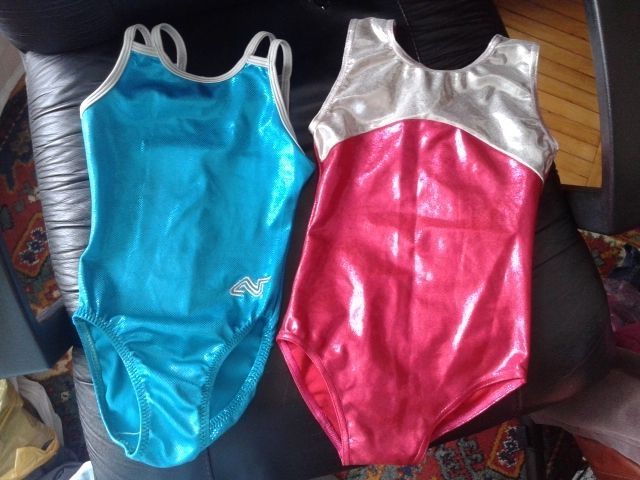 Продам фирменньій купальник для художественной гимнастики