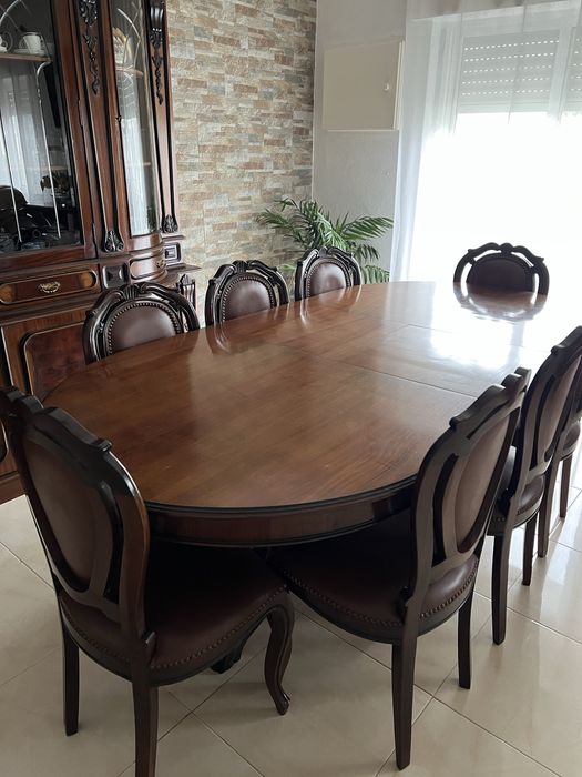 Mesa de jantar em nogueira/ 8 cadeiras