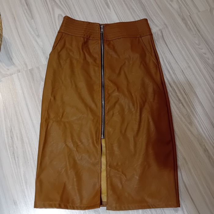 Brązowa spódnica skórzana piękna M nowa