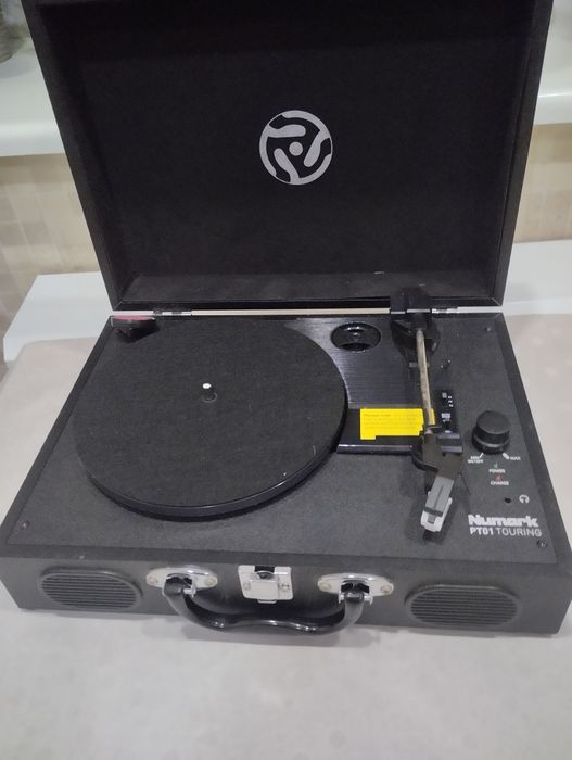 Проигрыватель винила Numark PT 01 Touring.