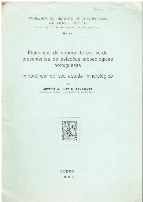 5296 Elementos de adorno de cor verde provenientes de estações arqueo