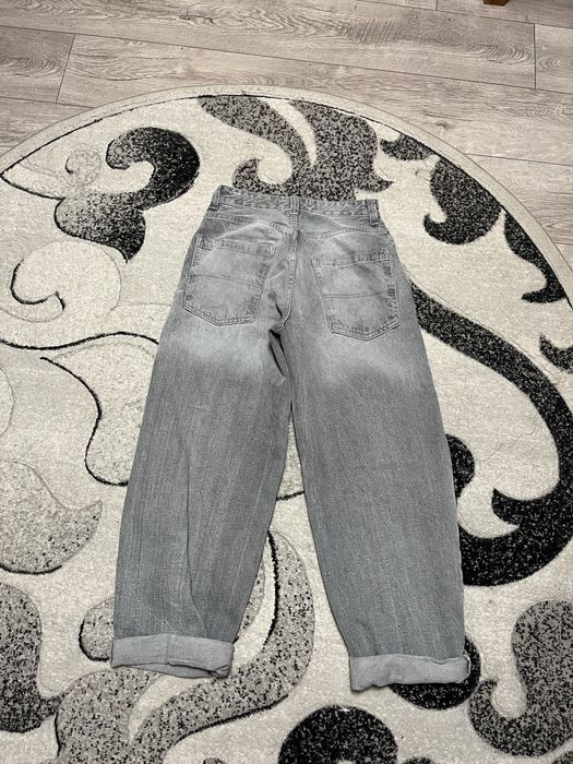 flared jeans, baggy jeans