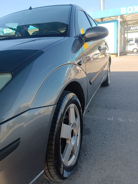 Vendo Ford Focus 2004 com 204 km rodados, gasolina 1.4 vidros eletrôni