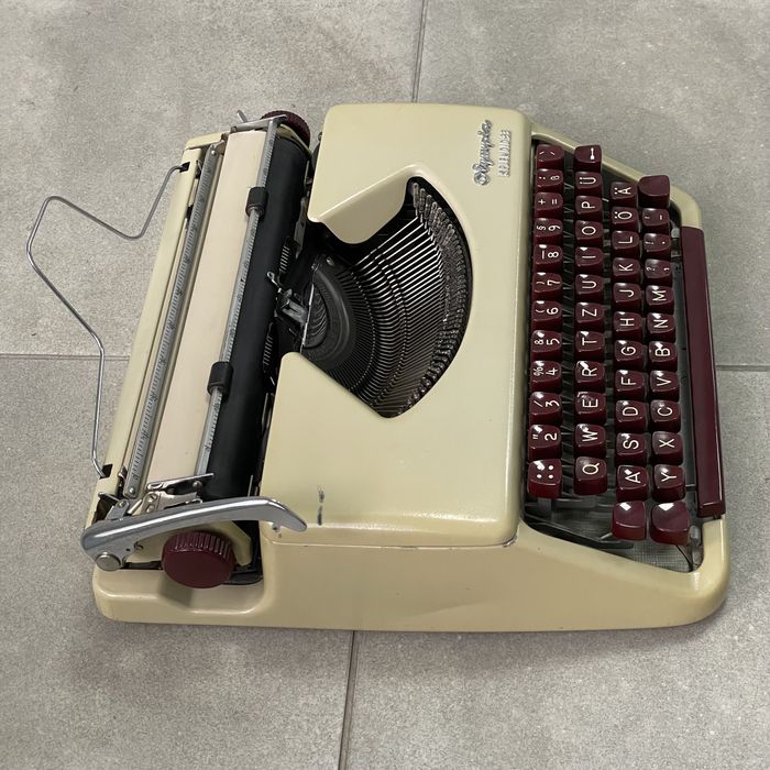 Подарунок преміум-класу друкарська машинка Olympia Splendid 33 Germany