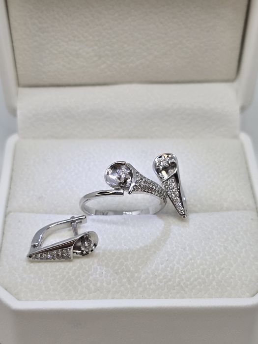 Золоті сережки з діамантами