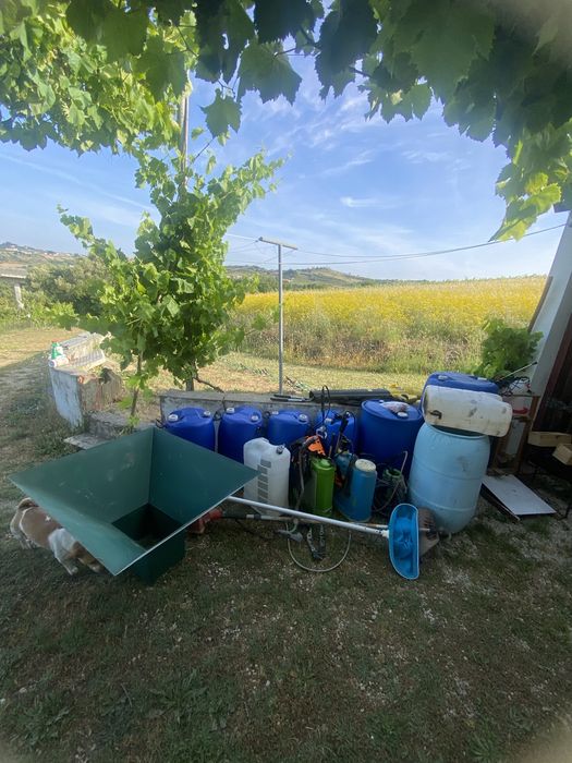 Material para vinha e outros