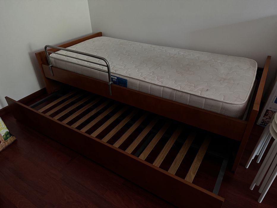 Cama de solteiro dupla