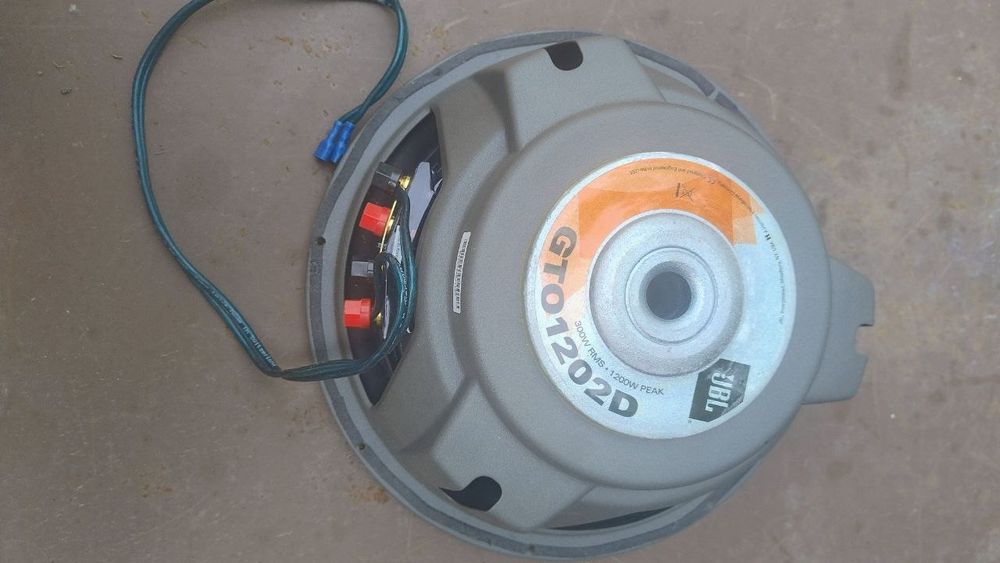 автомобільниє сабвуфери 2 штуки JBL GTO1202D