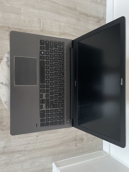 Laptop Dell Vostro 5568 i5 , 8gb ram , 256 ssd