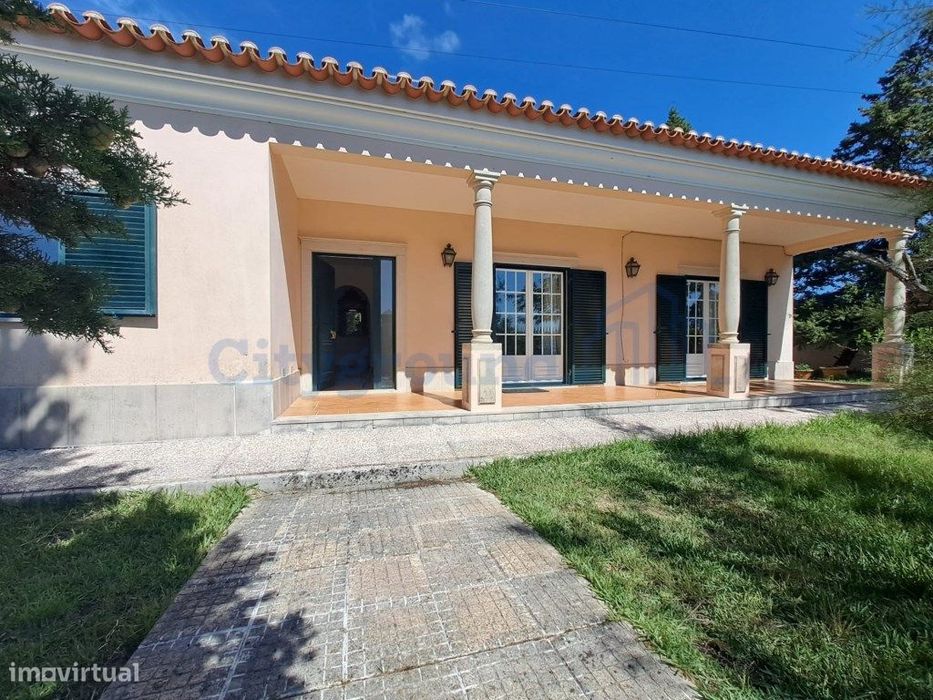 Moradia T3 com garagem em Alvorninha