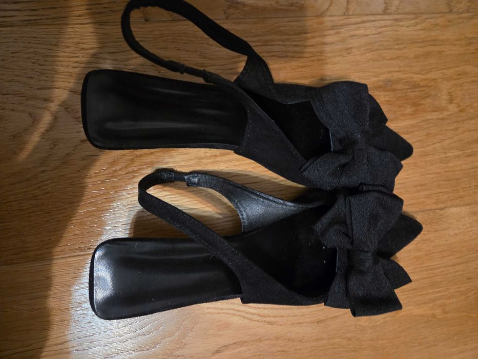 Buty czarne eleganckie z kokardą na malym obcasie zamszowe 40