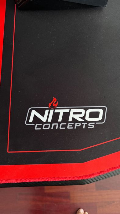 Pack Gaming: Secretária Nitro Concepts XL (170x70cm) + Cadeira NPlay