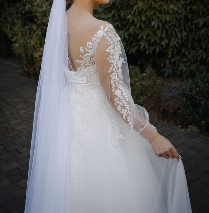 Весільна сукня, одягалась лише раз,після хімчистки