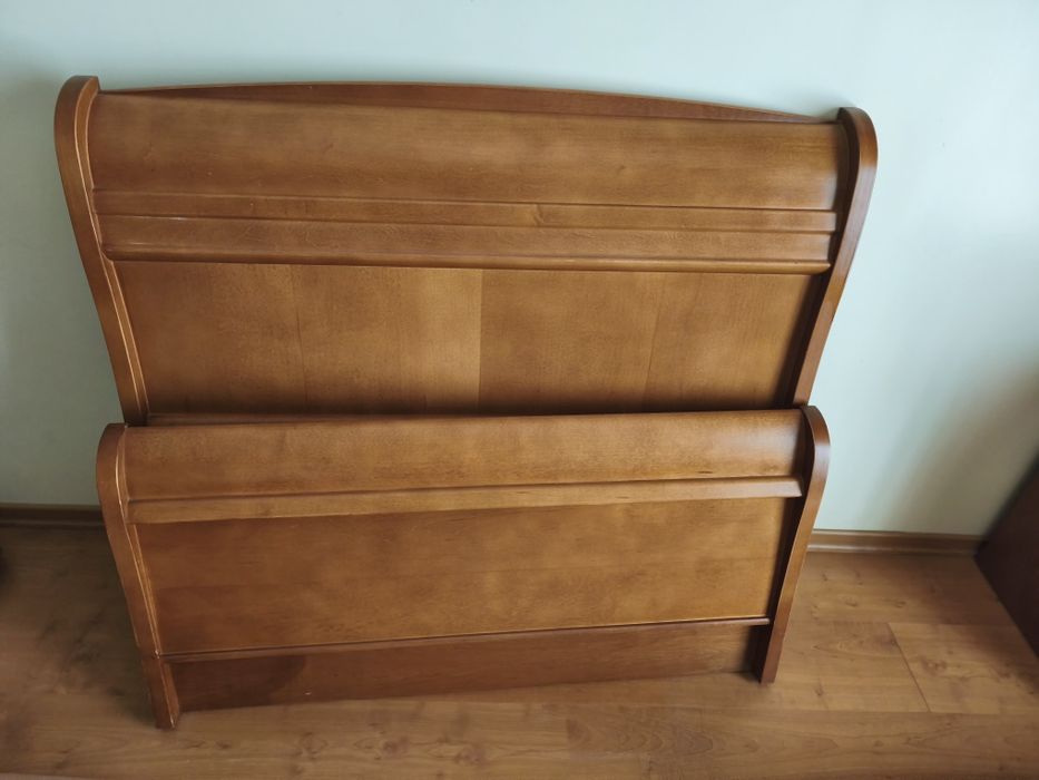 Cama de Cerejeira com colchão e estrado de solteiro