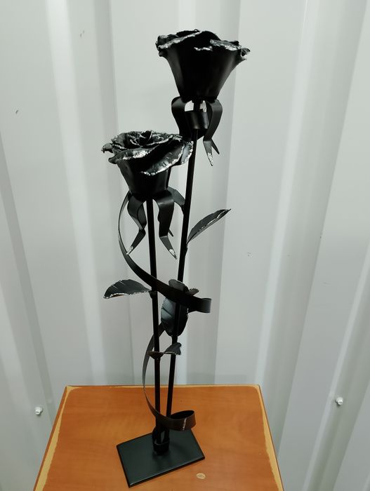 Металеві троянди