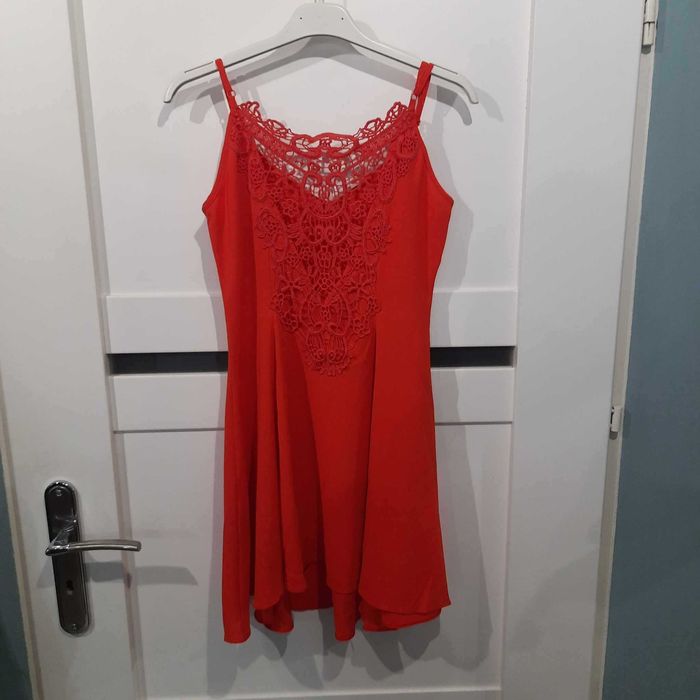 Sukienka damska krótka koronka na plecach