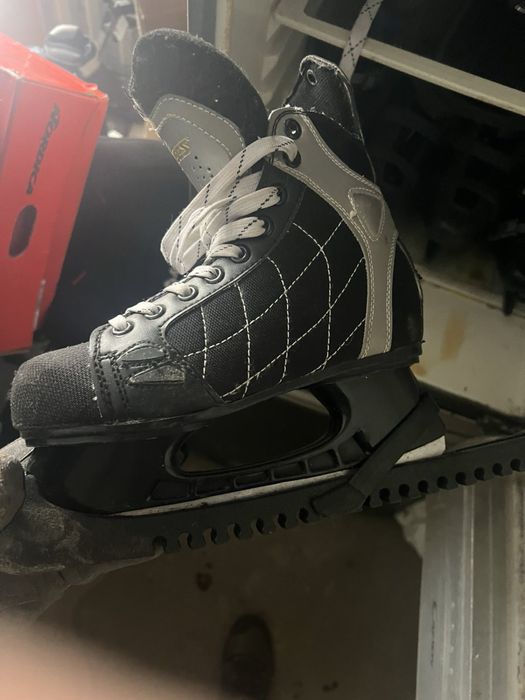 Продам ковзани коньки !