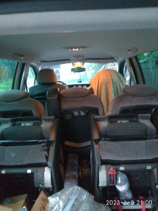 Продам машину CITROEN C8