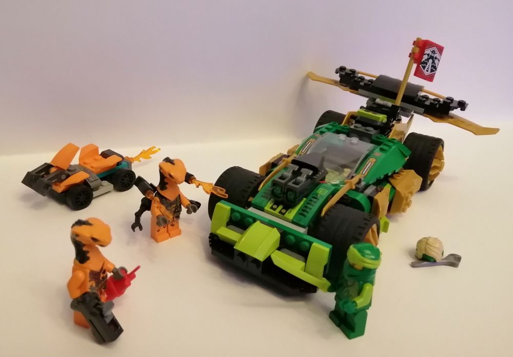 Lego Ninjago 71763 Samochód wyścigowy Lloyda EVO