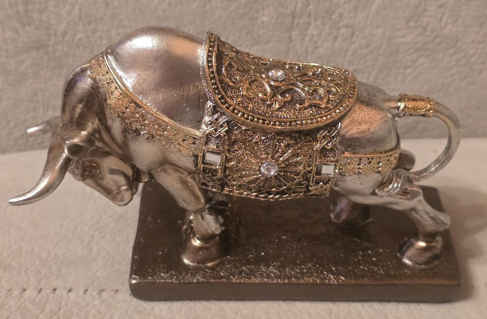 Piękna figurka kolekcjonerska z żywicy BYK wół. Knossos.