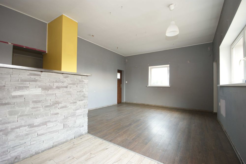 Do wynajęcia lokal w centrum Orzechowa na działalność usługową/biurową