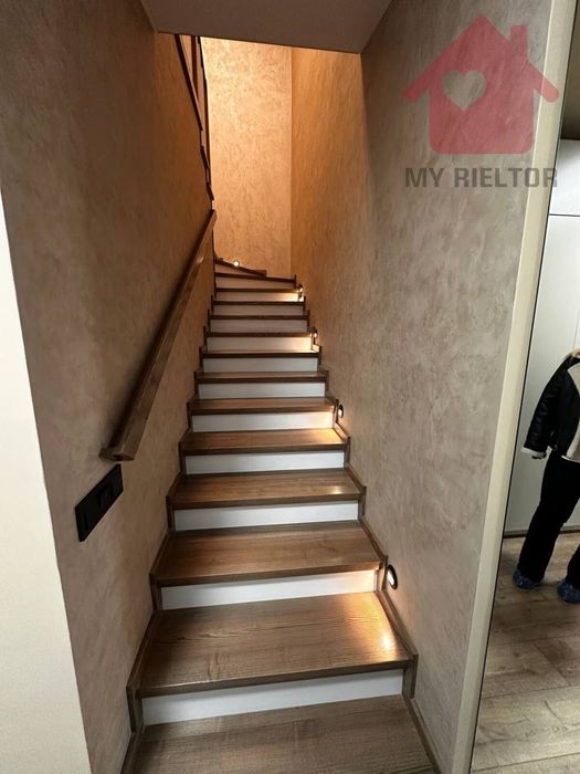 Продаж будинку у новому котеджному містечку!