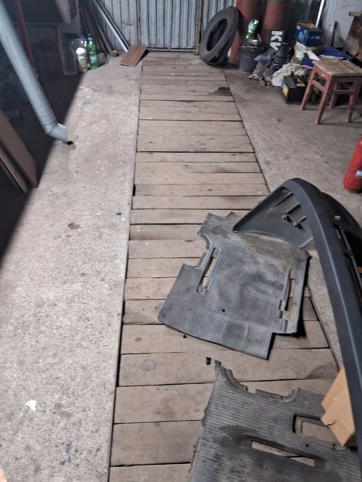 Два бокса під бус або сто