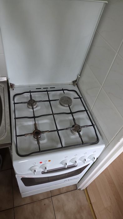 Kuchenka gazowa z piekarnikiem elektrycznym
