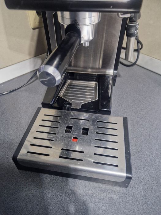 Ekspres ciśnieniowy do kawy Delonghi