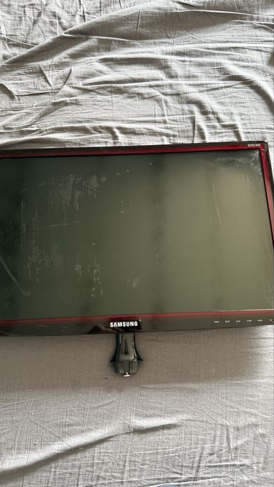 Samsung S24C300 — 24” Full HD
