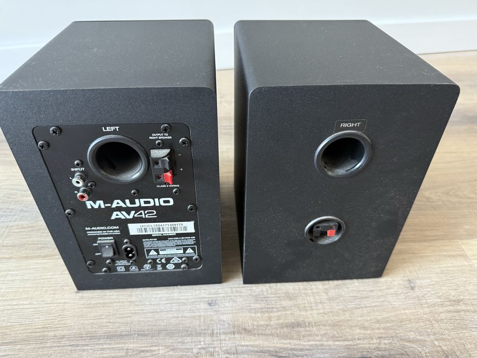Colunas M-Audio AV42