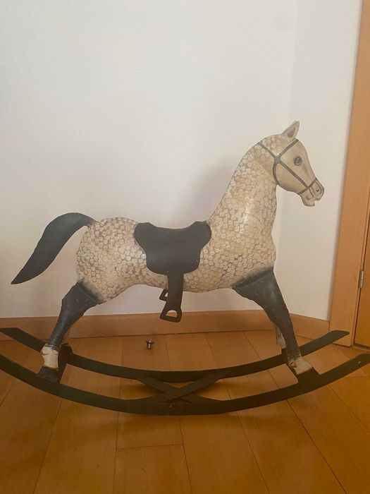 Cavalinho em em ferro pintado