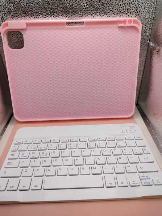 Etui z klawiaturą bezprzewodową iPad Pro 11 2024 różowy (1)