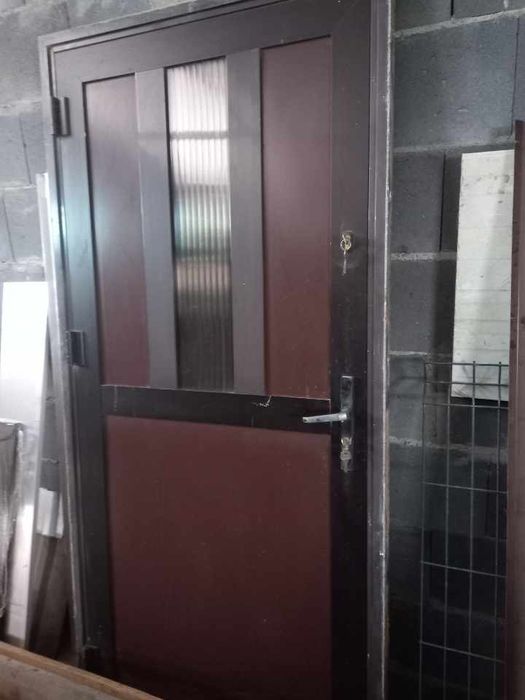 Drzwi aluminiowe zewnetrzne