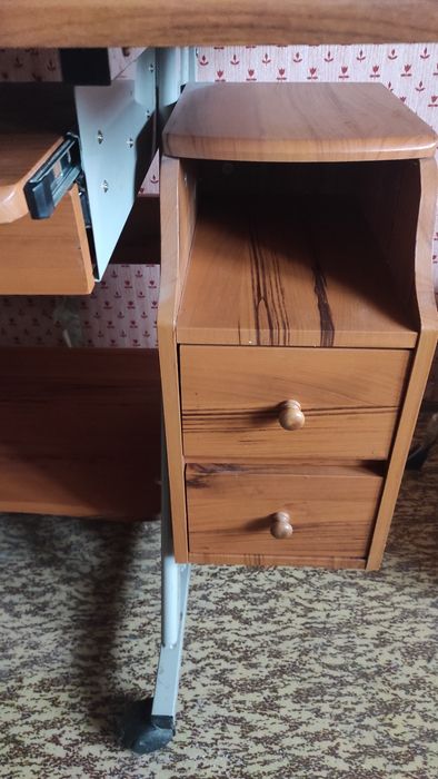 Срочно! Стол компьютерный