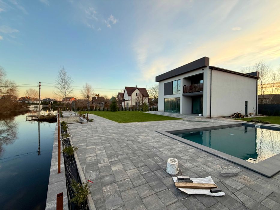 Продаж будинку свій вихід до озера Святище Осокорки 7км від метро