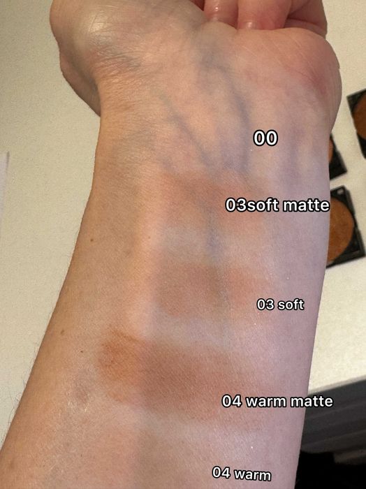 Пудра-бронзатор та фіксуюча пудра з матовим та сяючим фінішем від Dior