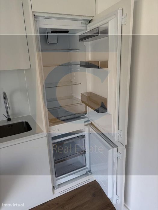 Apartamento Novo com Varanda e Garagem junto ao Hospital de São João –