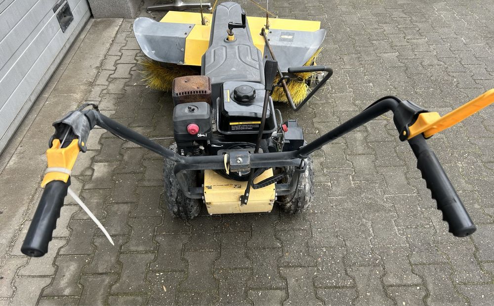 Zamiatarka  spalinowa z koszem Gasoline Sweeper