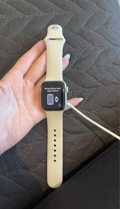 Apple Watch SE Starlight