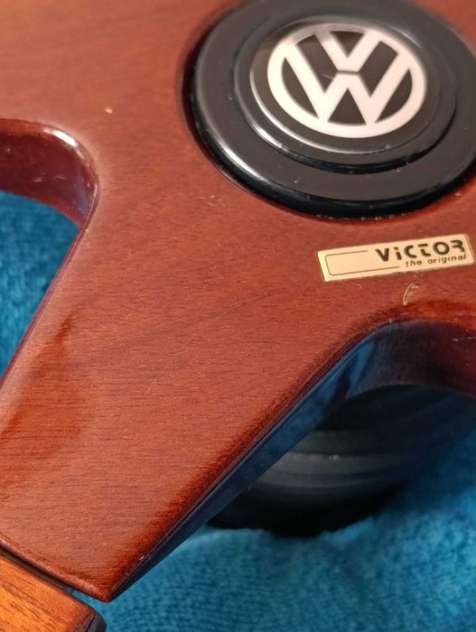 VW Golf Volante em Madeira e Cubo Victor
