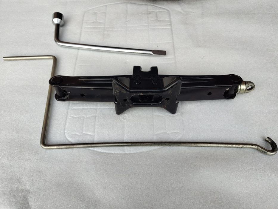 Запаска/Докатка/Домкрат/Ключ Toyota Avensis T_27 5*114,3 2010р.