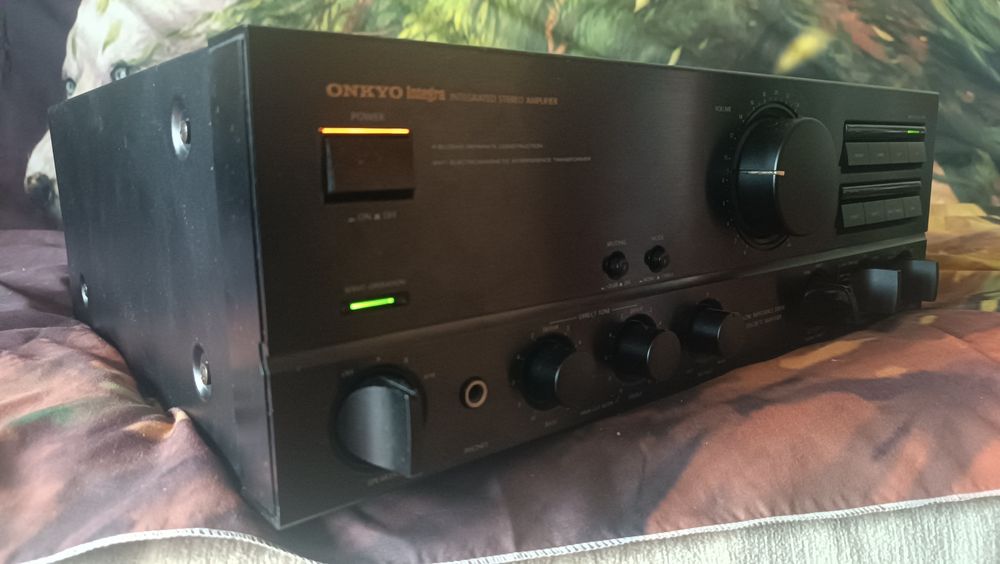 69Стерео підсилювач ONKYO Integra A-8650