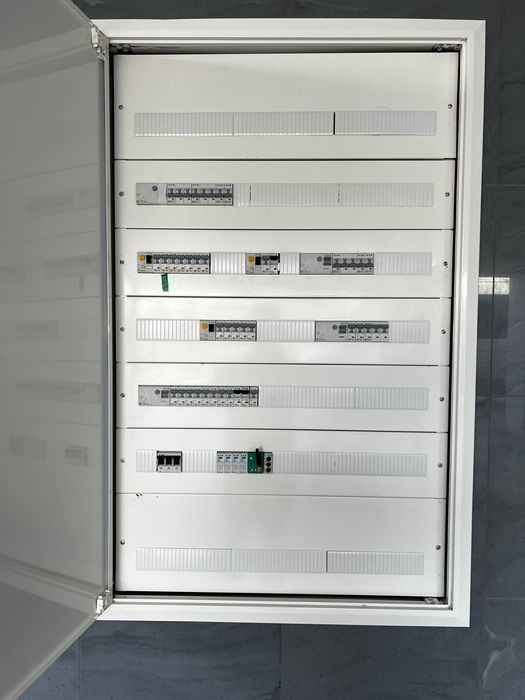 Instalacje elektryczne, przyłącza, osiedla domu